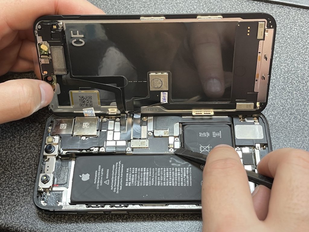 how to repair pdf on iphone iPhone screen with PDF Repair Tool app showing repair button